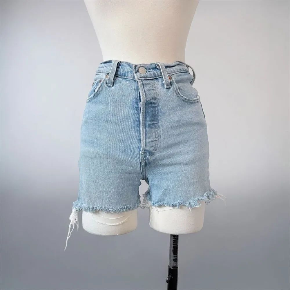 Levi’s Ribcage Cut Off Shorts Denim Jeans Light Wash 25”
